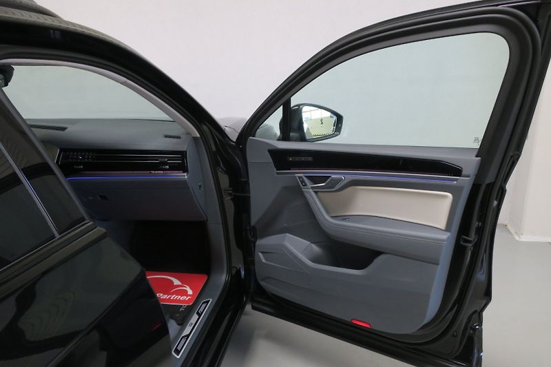 Volkswagen Touareg (2024) R-LINE 3,0TDI 210kW TOP VÝBAVA - fotka 38 z 50