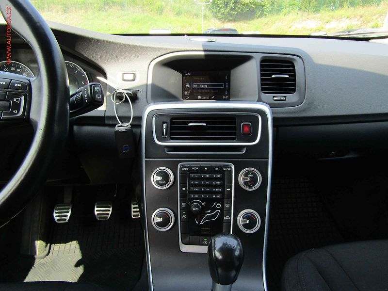 Volvo V60 (2013) 1.6D, AC, STK6/28 - fotka 11 z 19