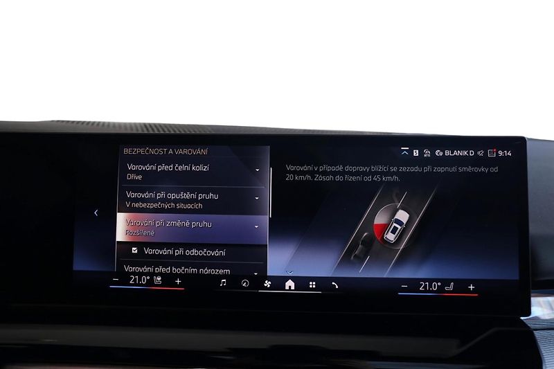 BMW Řada 5 550e xDrive Touring - fotka 15 z 33