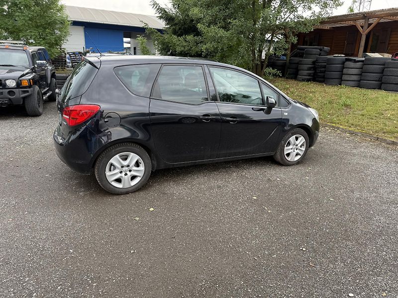 Opel Meriva 1.4iT - fotka 7 z 24