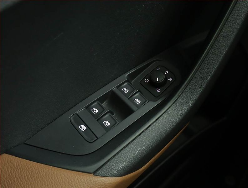 Škoda Karoq (2023) Style 1.5 TSI - fotka 15 z 18