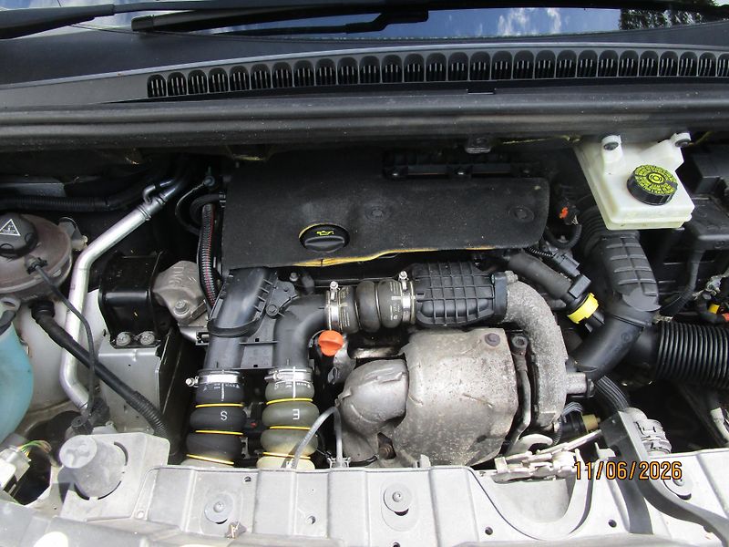 Peugeot 3008 (2015) 1,6 HDi panorama, navi - fotka 29 z 29