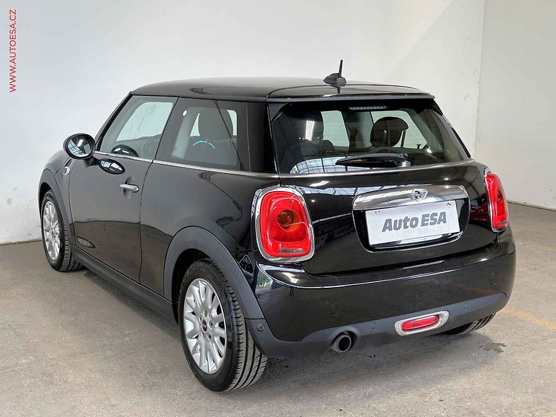 Mini Cooper (2015) 1.5i, Kůže, navi, +ALU - fotka 6 z 17