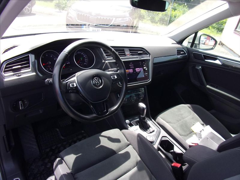 Volkswagen Tiguan 2,0 TSI R-Line 4Motion DSG - fotka 16 z 30