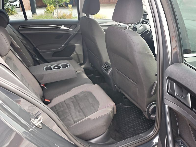 Volkswagen Golf (2019) Highline 1.5 TSI 110kW - fotka 13 z 33
