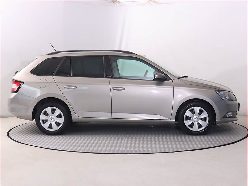Škoda Fabia (2016) 1.0, Xenony - fotka 6 z 15