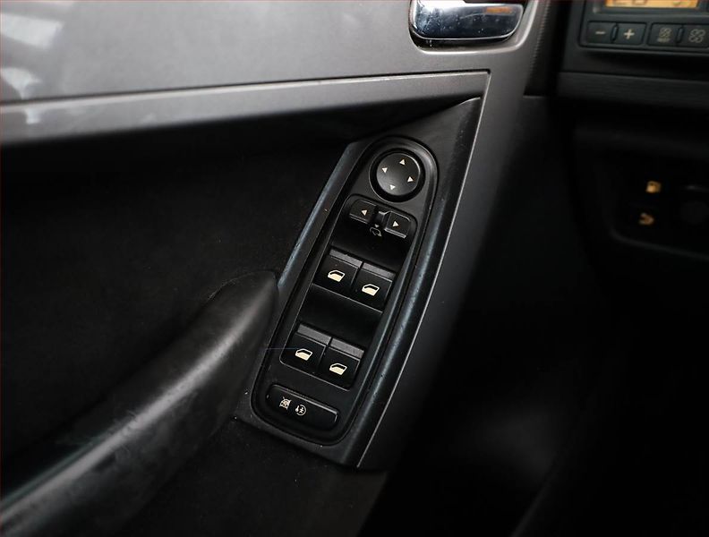 Citroën C4 Picasso (2007) 1.8 i, nová STK, pěkný stav - fotka 10 z 13