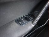 Volkswagen Golf (2015) Highline 1.6 TDI, Automat - náhled 17