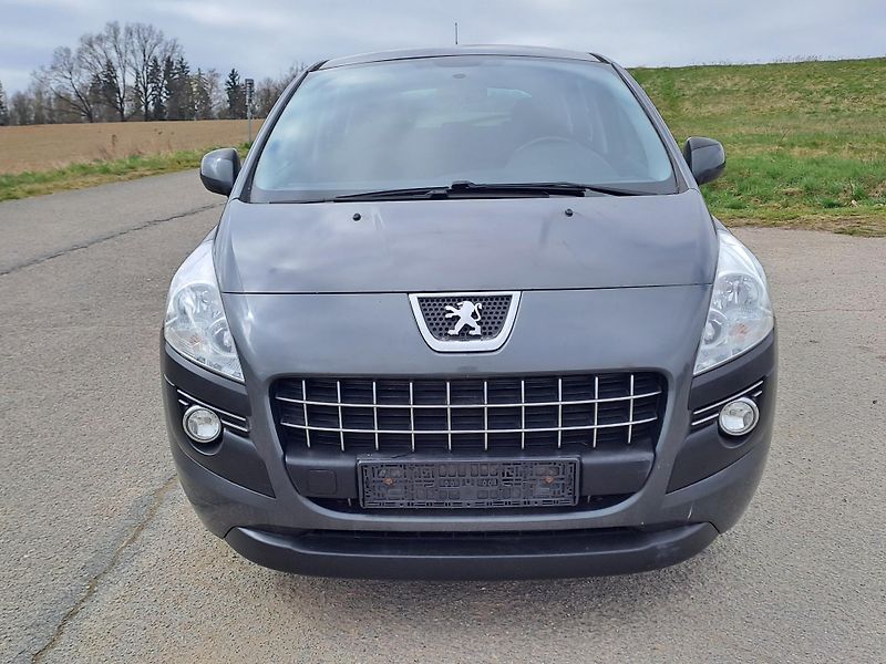 Peugeot 3008 (2010) 1.6 HDi - fotka 2 z 28