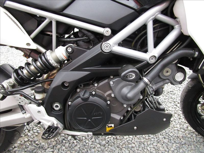 Aprilia 750 ABS  Dorsoduro - fotka 14 z 25