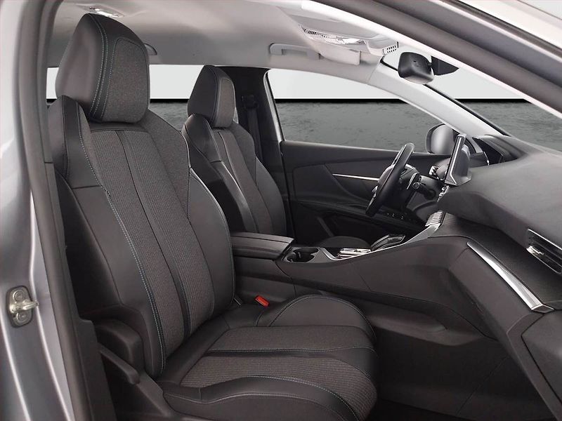 Peugeot 5008 (2021) PureTech 130 - fotka 9 z 23