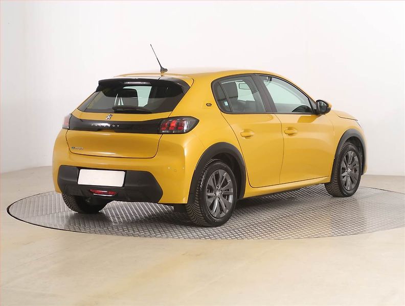Peugeot 208 (2021) 50 kWh, SoH 90%, Automat - fotka 5 z 22