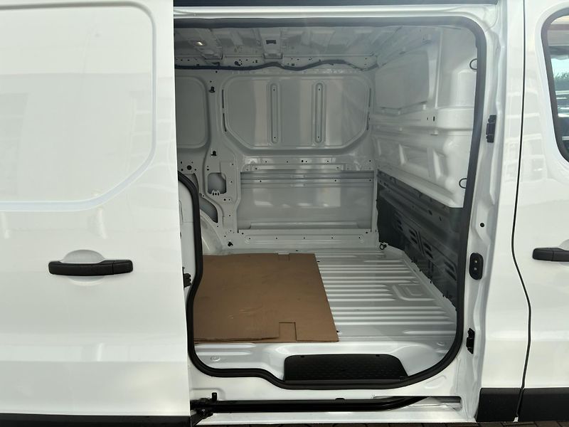 Renault Trafic (2026) VAN L1H1 110k RED - fotka 10 z 12