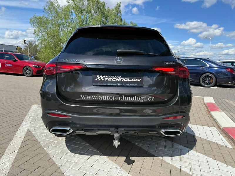 Mercedes-Benz GLC (2024) 300 de 4MATIC - fotka 7 z 27