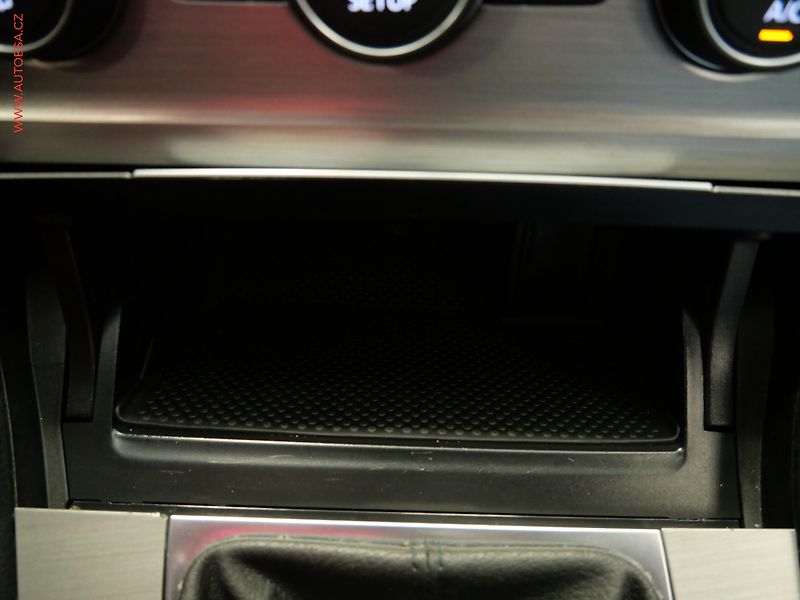 Volkswagen Passat (2012) 2.0 TDI, ČR, servis.kniha - fotka 18 z 20