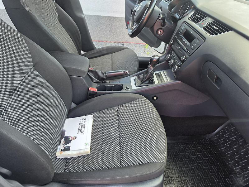 Škoda Octavia 1.6 TDI Vyhřev sedadel  - fotka 19 z 20
