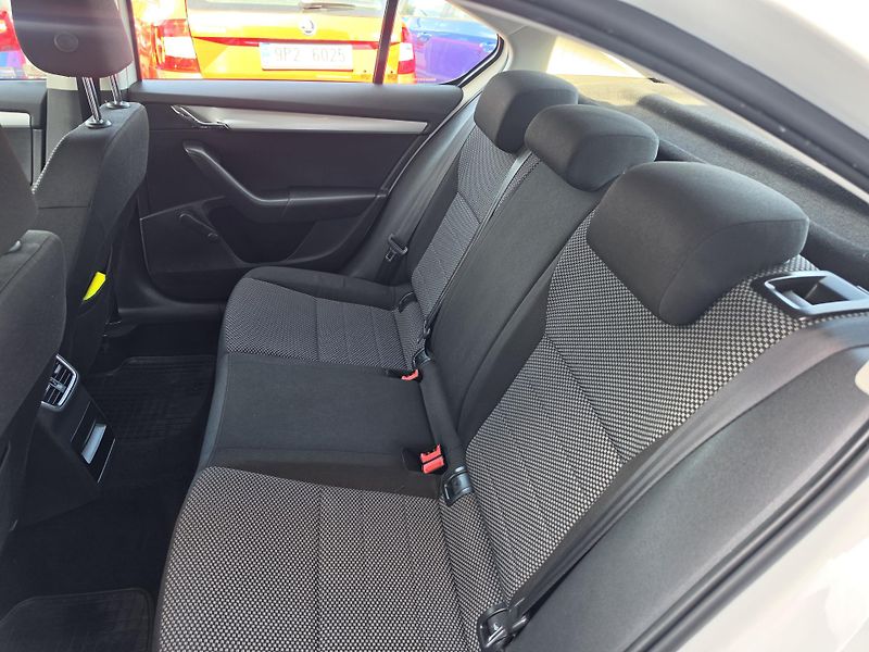 Škoda Octavia 1.6 TDI Vyhřev sedadel  - fotka 9 z 20