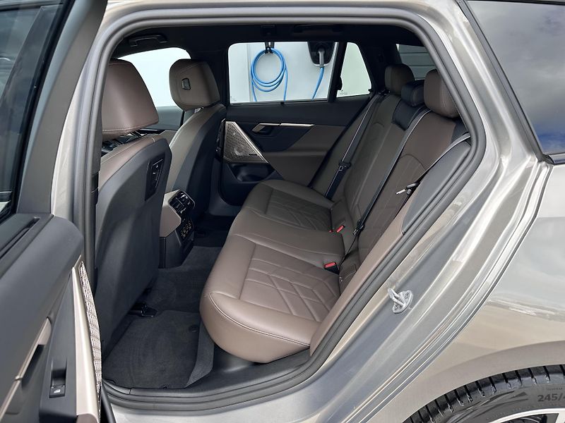 BMW Řada 5 520d xDrive M-Sport PRO - fotka 8 z 37