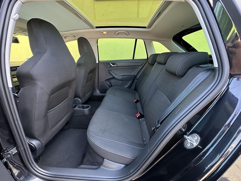 Škoda Rapid (2015) 1.2TSI/77kW *1.Maj. * PANORAMA - fotka 24 z 31