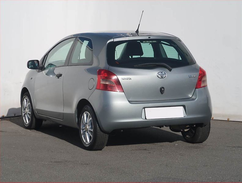 Toyota Yaris (2008) 1.0 VVT-i, nová STK, Klima - fotka 4 z 16