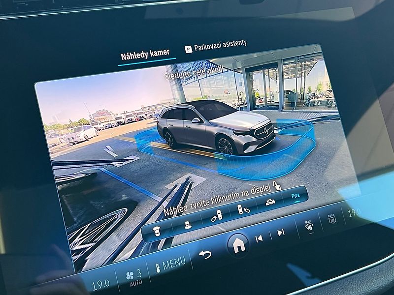 Mercedes-Benz Třídy E (2025) 300 de 4MATIC kombi s EQ - fotka 31 z 35