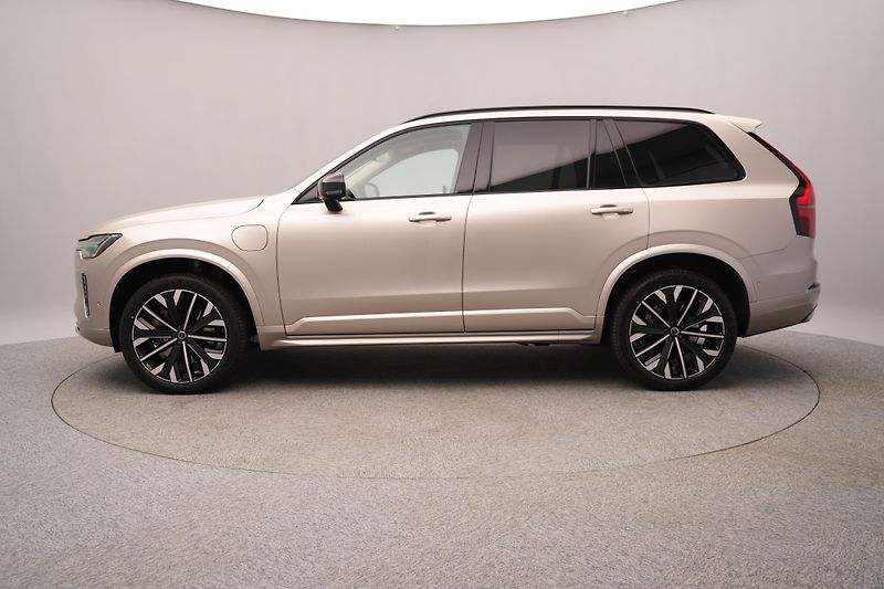 Volvo XC90 (2026) T8 AWD Plug-in DARK ULTRA 7 - fotka 9 z 29