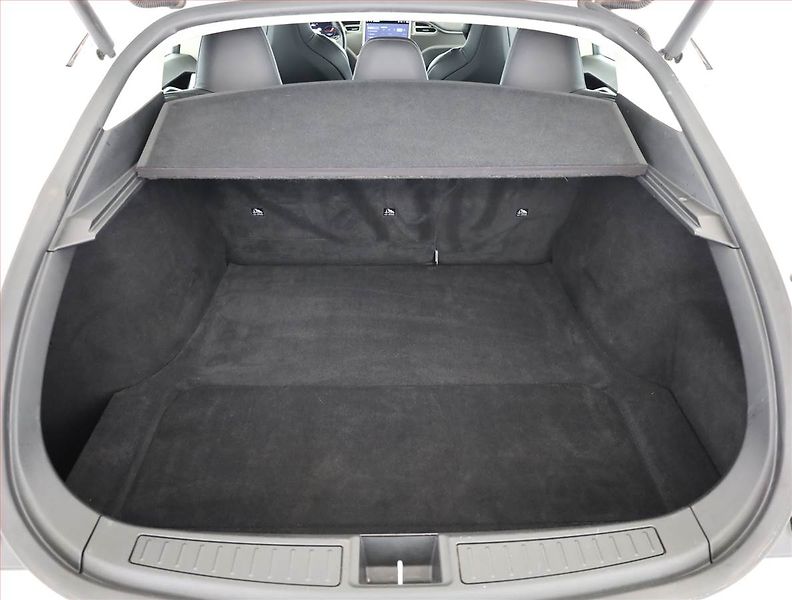 Tesla Model S (2017) 100D, SoH 93% - fotka 18 z 21