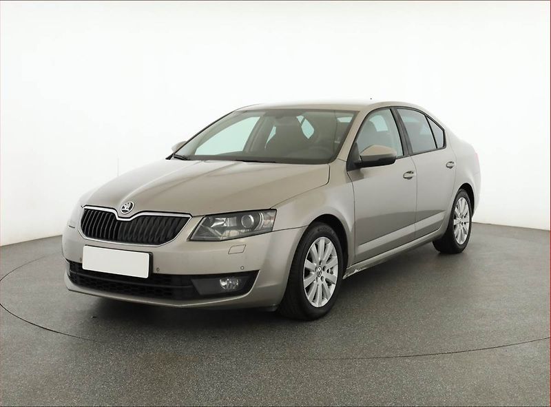 Škoda Octavia (2013) 2.0 TDI, Automat, Navi, Xenony - fotka 2 z 17