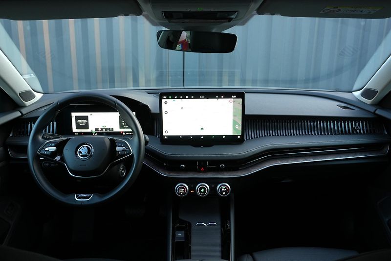 Škoda Superb 2.0 TSI, L&K, ČR, 4x4, Záruka - fotka 14 z 43