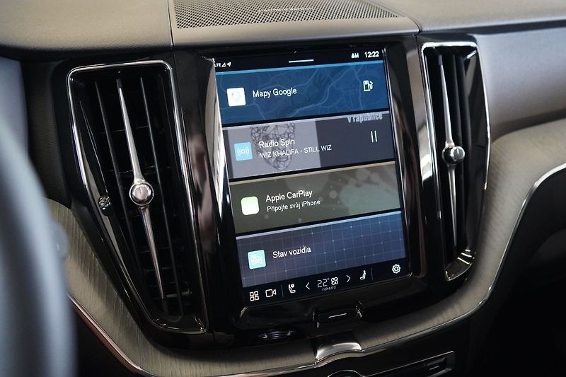 Volvo XC60 B5 AWD Plus Dark, Ventilace - fotka 35 z 46