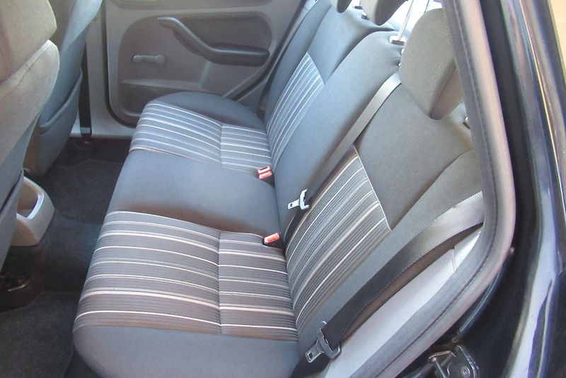 Ford Focus 1.6 TDCi KLIMA TAŽNÉ - fotka 11 z 16