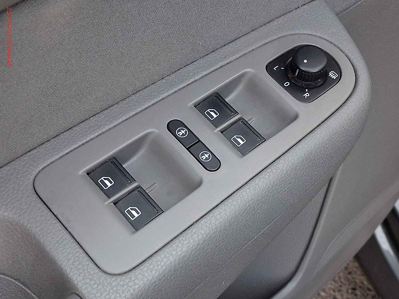 Seat Alhambra (2014) 2.0 TDi, Style, TZ, panor - fotka 11 z 19