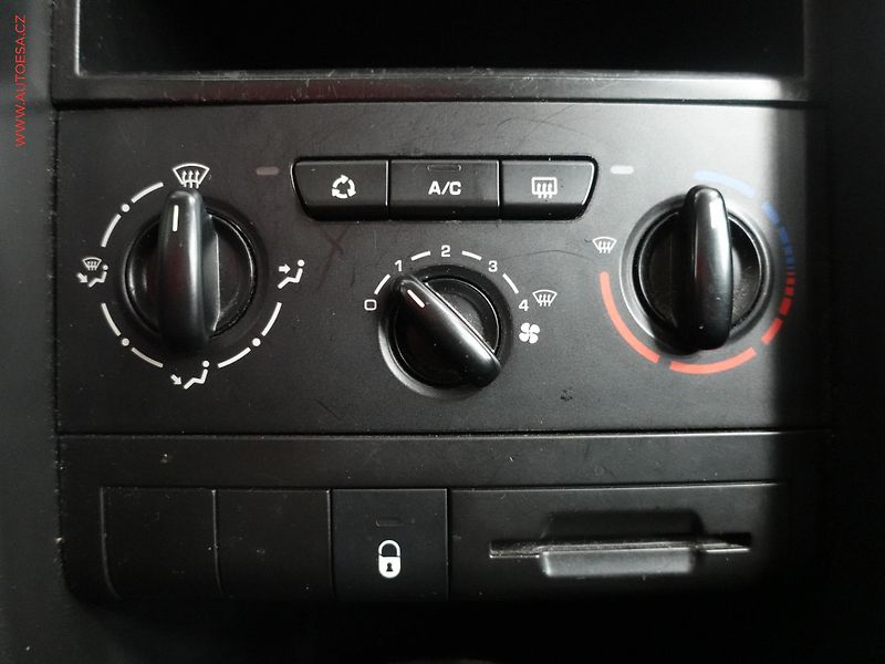 Peugeot 207 (2009) 1.6i, AC - fotka 19 z 21