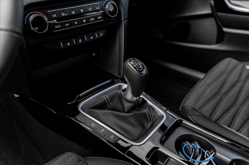 Kia ProCeed 1,5 T-GDi GPF  GT LINE PLUS - fotka 15 z 23