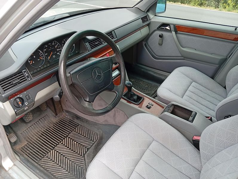 Mercedes-Benz Třídy E E 200 D - fotka 10 z 18