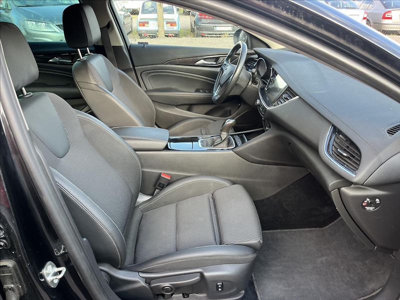 Opel Insignia 1,6 CDTi 100kW SPORTS TOURER - fotka 11 z 43