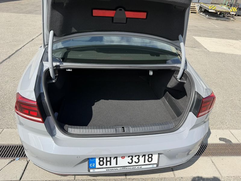 Volkswagen Passat (2022) 1.5 TSI, 110KW, DSG, ACC - fotka 5 z 17