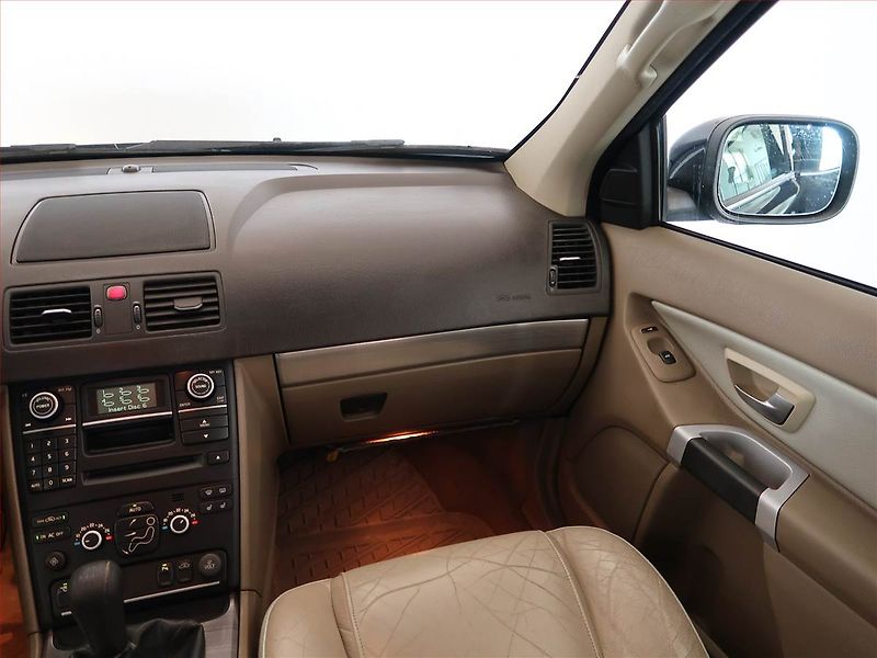 Volvo XC90 (2006) D5, 4X4, Tažné, slušný stav - fotka 8 z 12
