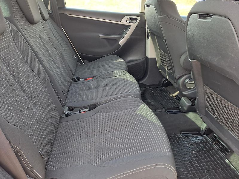 Citroën C4 Picasso (2012) 1.6 HDi SERVISOVANÝ VŮZ - fotka 26 z 29