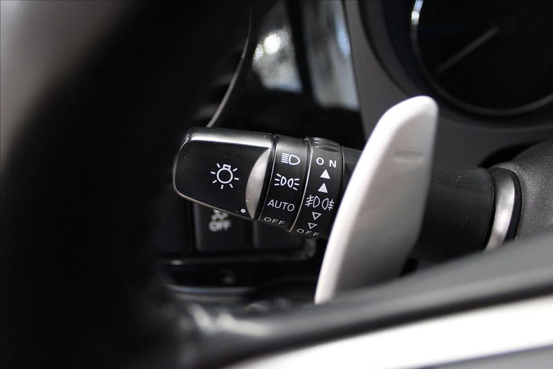 Mitsubishi Outlander 2,0 i Plus 4x4 PHEV Hybrid - fotka 16 z 35