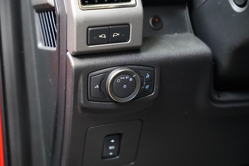 Ford F-150 - fotka 13 z 28