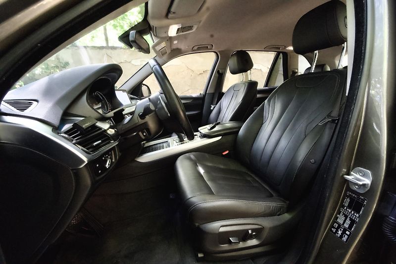 BMW X5 (2018) 1. Majitel, + ZIMNÍ SADA, DPH - fotka 23 z 25