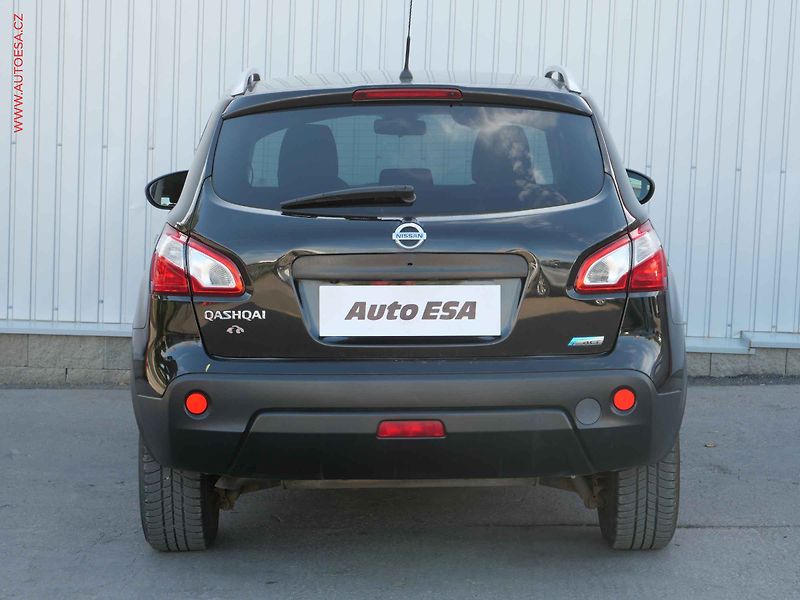 Nissan Qashqai (2012) 1.6 dCi, I-Way, panor, navi - fotka 5 z 19