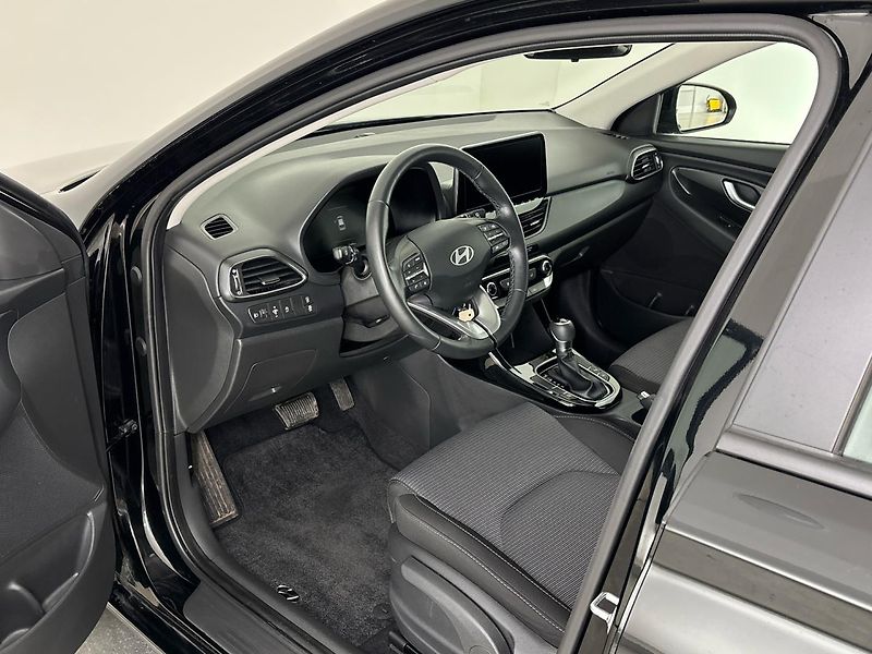 Hyundai i30 Kombi 1,5 T-GDI MHEV - fotka 6 z 26