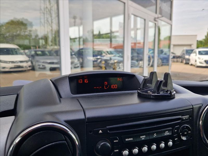 Peugeot Partner 1,6 MPi PANORAMA +ZIMNÍSADAKOL - fotka 29 z 32