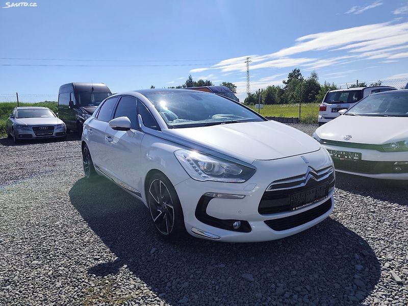 Citroën DS5 (2012) - fotka 9 z 34