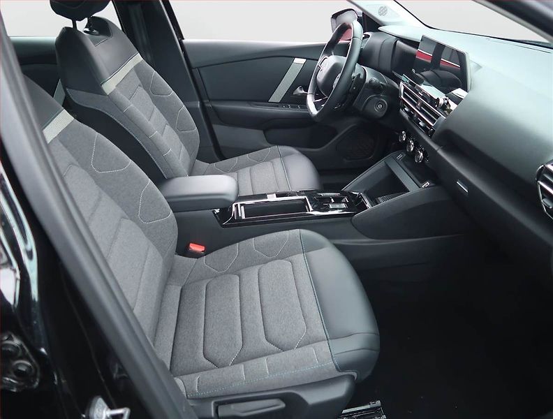 Citroën C4 X (2023) Feel Pack 1.2 PureTech - fotka 9 z 18