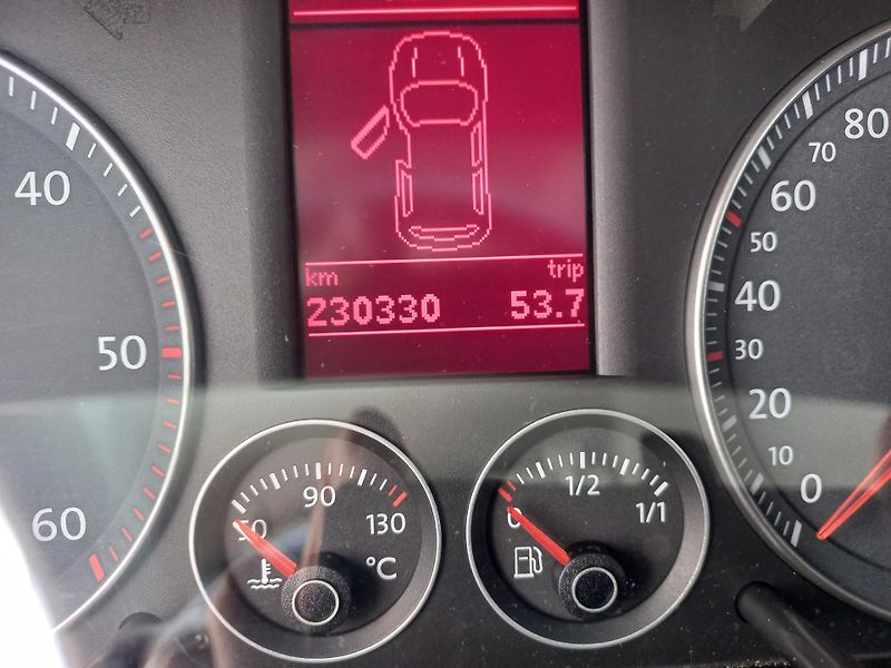 Volkswagen Touran (2008) Cross 2.0TDi 103kW DSG 7-míst - fotka 18 z 18