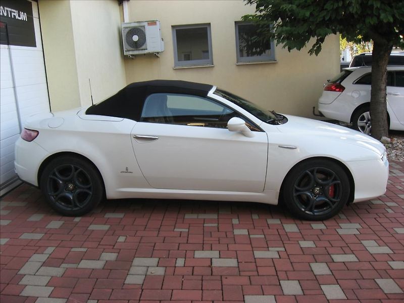 Alfa Romeo Spider 2,2 JTS 185PS  Exclusive - fotka 6 z 46