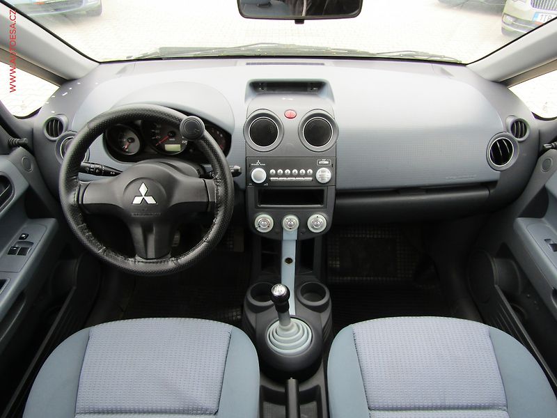 Mitsubishi Colt (2004) 1.1i, TZ - fotka 8 z 14